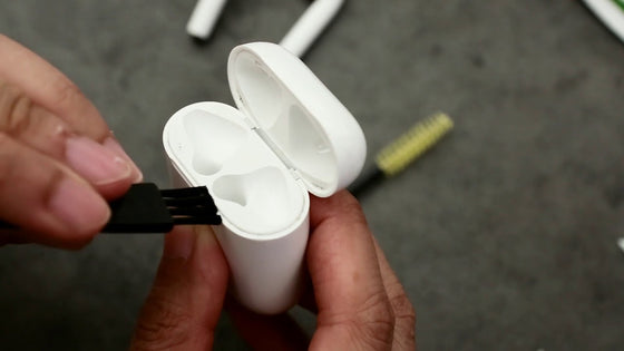 kikkerland ear bud cleaning kit